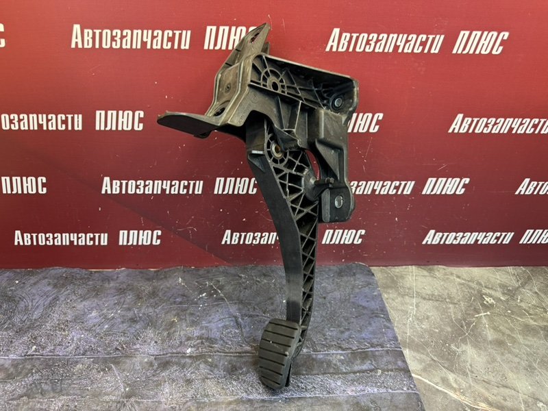 Педаль сцепления