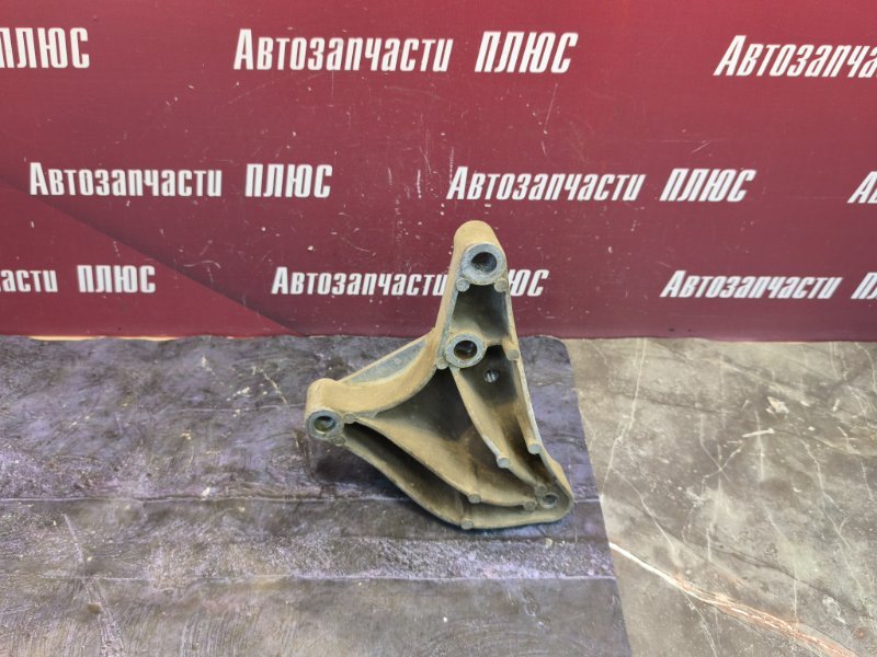 Кронштейн опоры двигателя