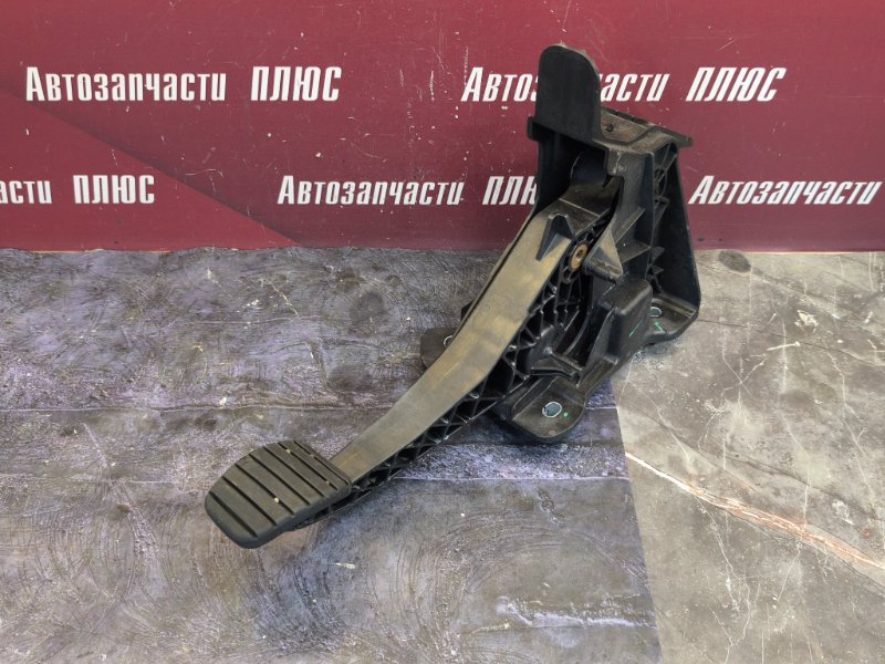 Педаль сцепления