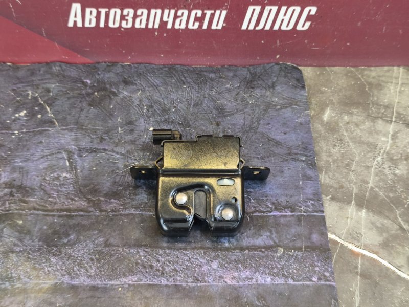 Замок крышки багажника