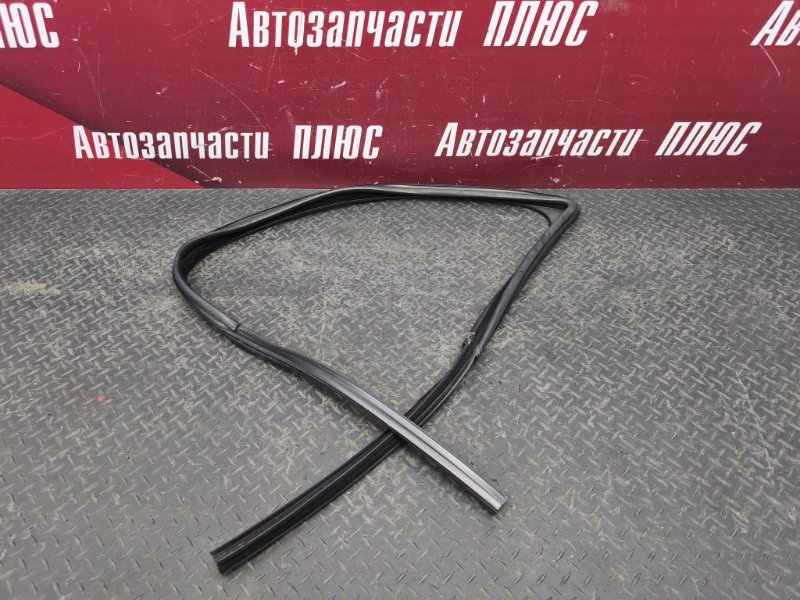 Уплотнитель стекла двери