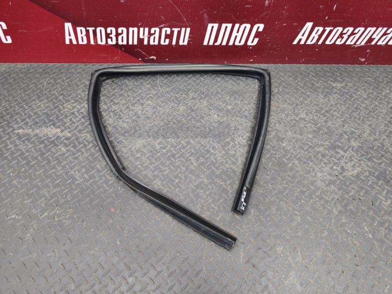 Уплотнитель стекла двери
