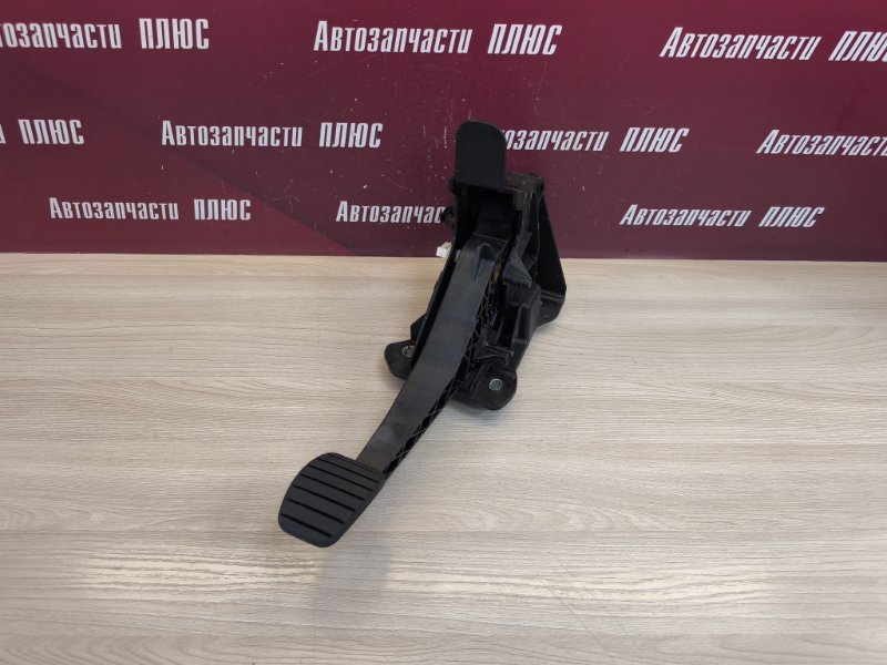 Педаль сцепления