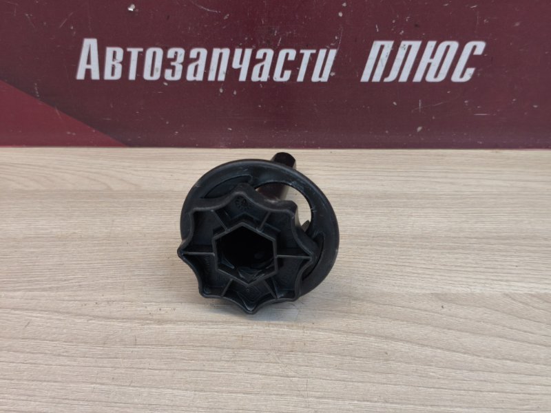 Крепление запасного колеса