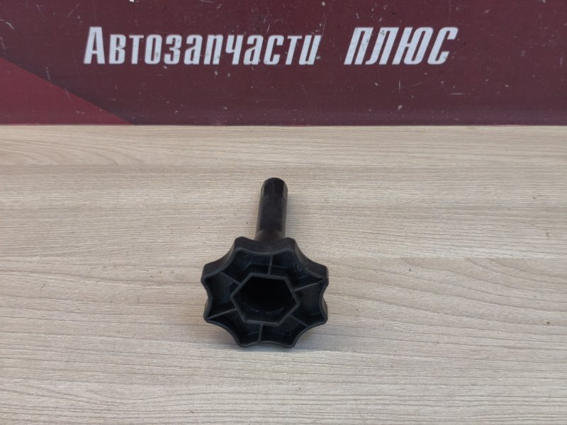 Крепление запасного колеса