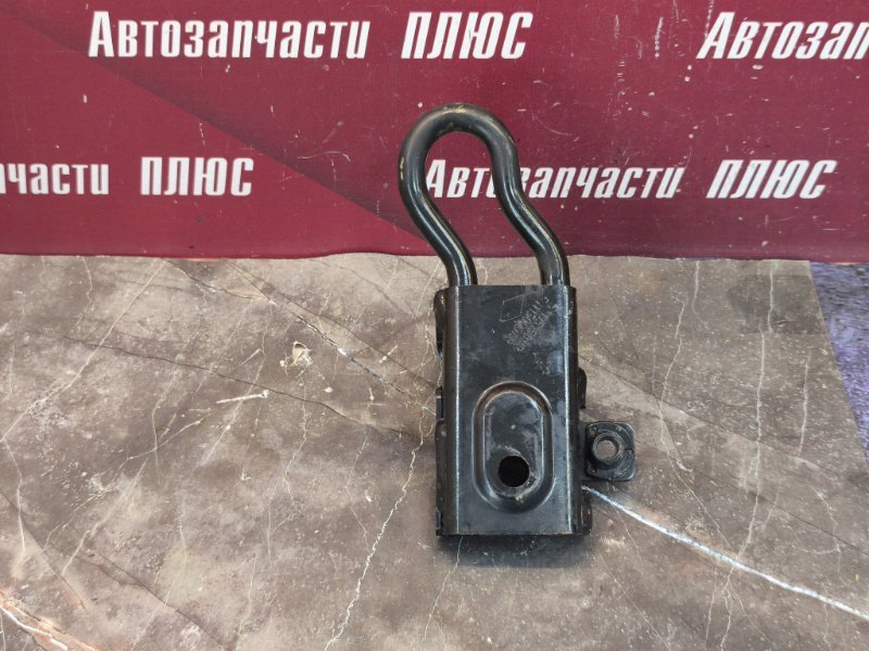 Крюк буксировочный