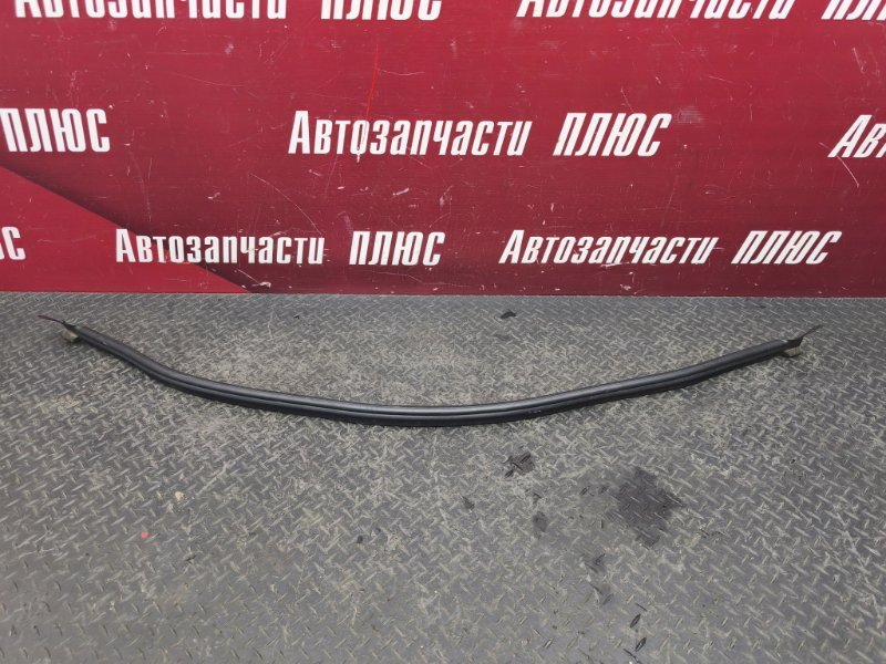 Уплотнительная резинка капота