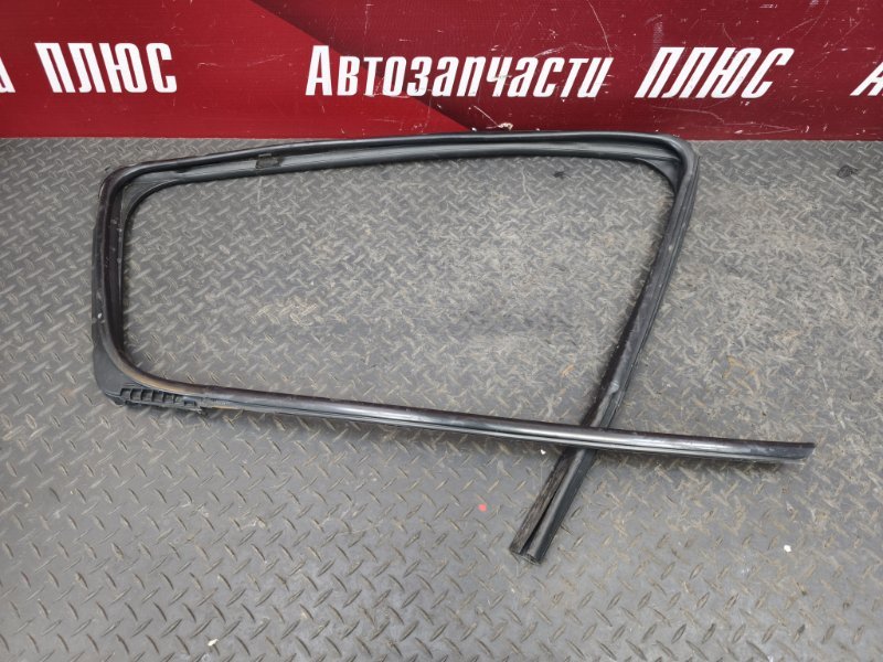 Уплотнитель стекла двери