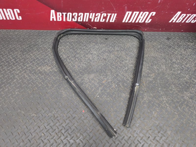 Уплотнитель стекла двери