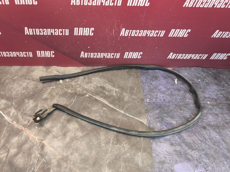 Уплотнительная резинка боковой двери
