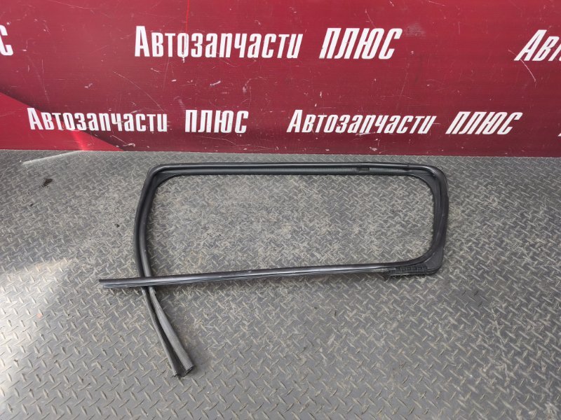 Уплотнитель стекла двери