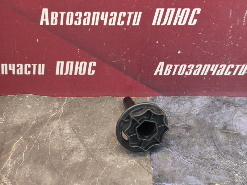 Крепление запасного колеса