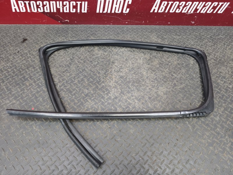 Уплотнитель стекла двери