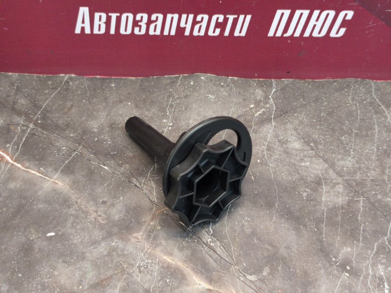 Крепление запасного колеса
