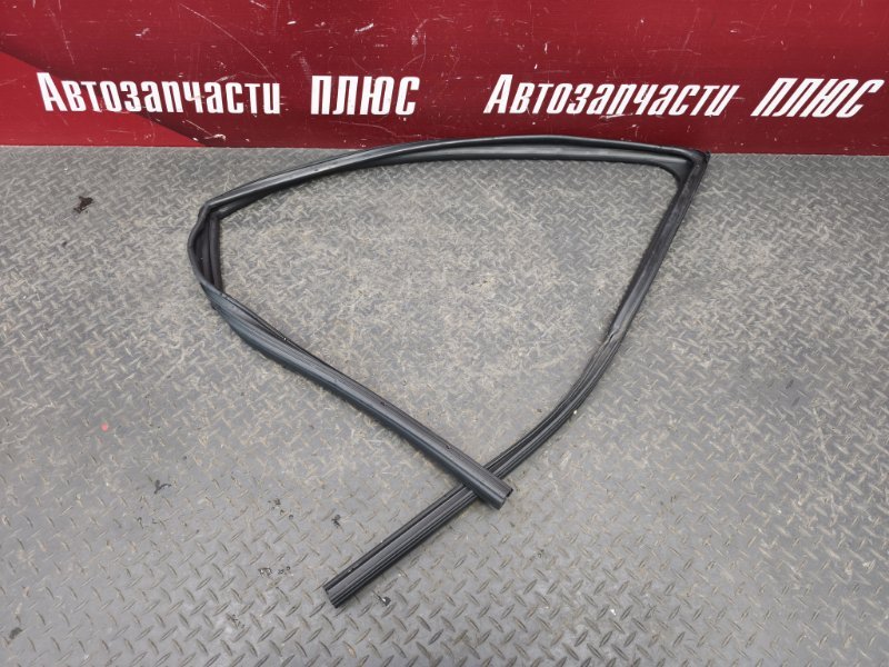 Уплотнитель стекла двери