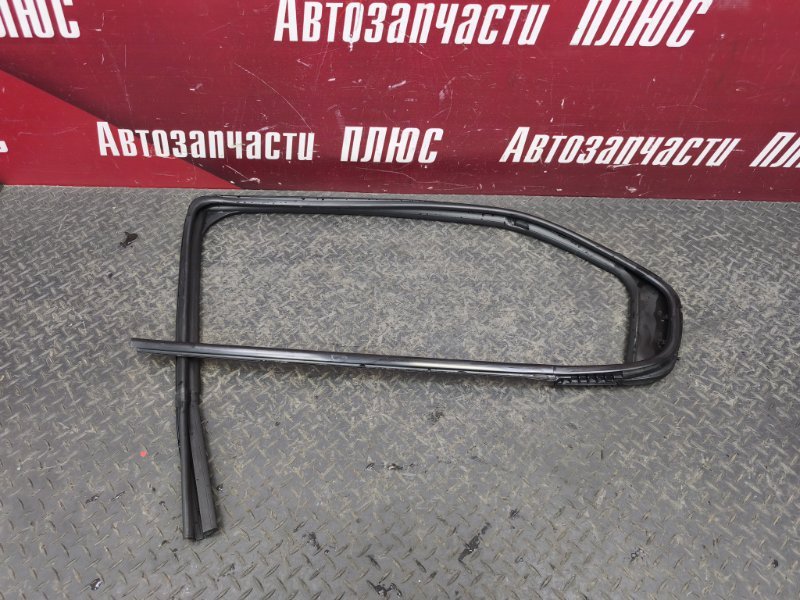 Уплотнитель стекла двери