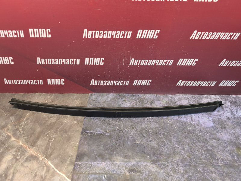 Направляющая стекла двери