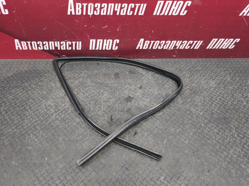 Уплотнитель стекла двери