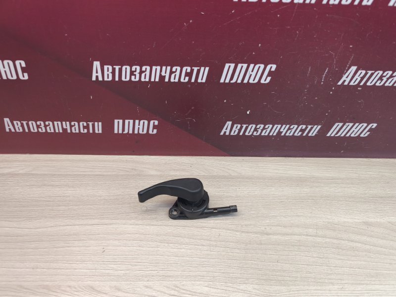 Ручка открывания капота