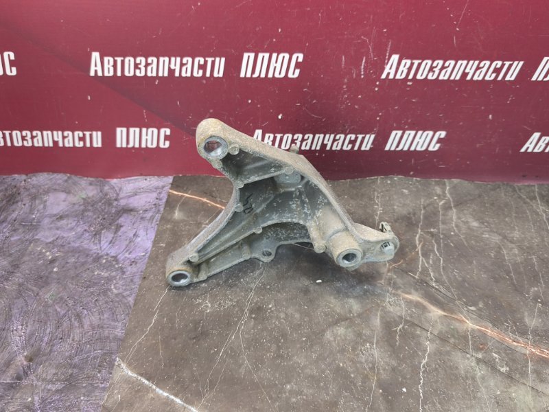 Кронштейн опоры двигателя
