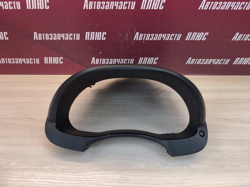 Козырек щитка приборов