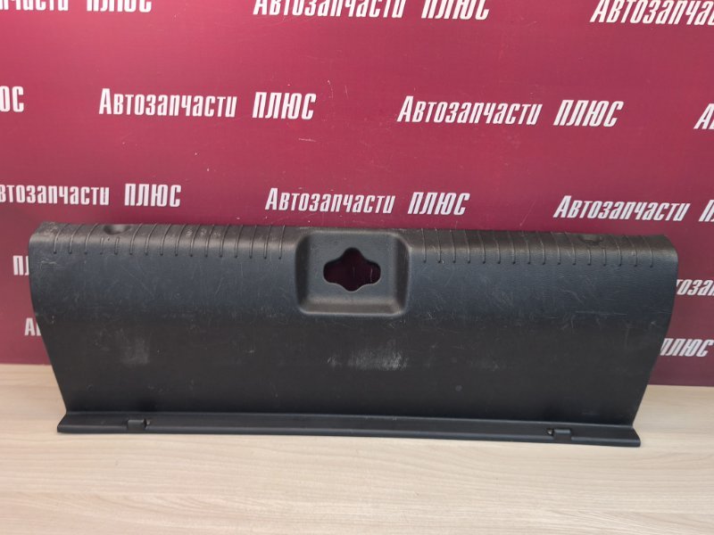 Накладка замка багажника