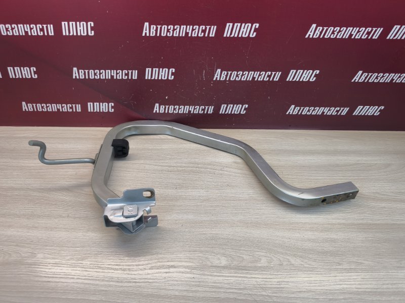 Петля крышки багажника
