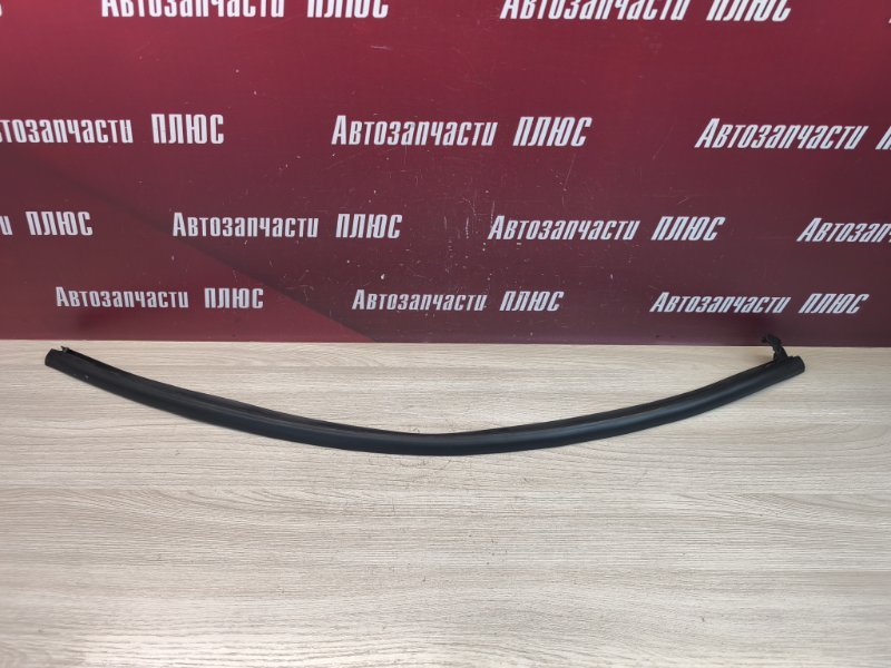 Уплотнительная резинка боковой двери