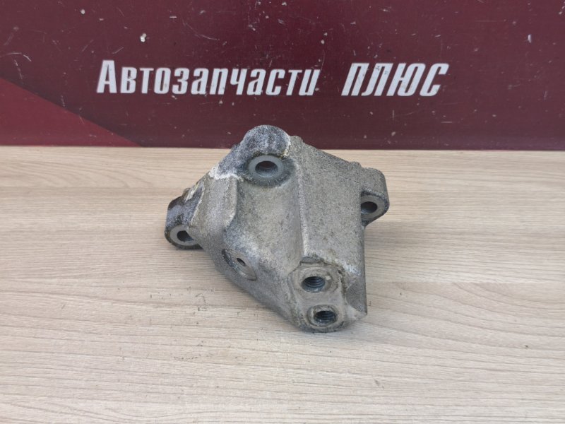 Кронштейн опоры двигателя