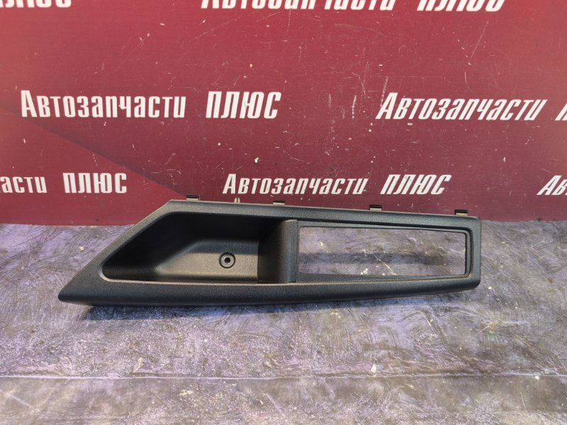 Внутренняя ручка двери