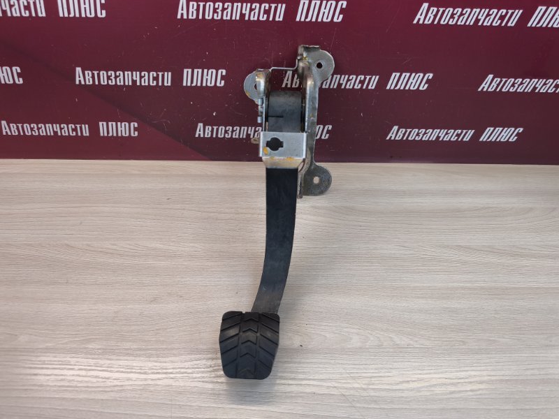 Педаль сцепления