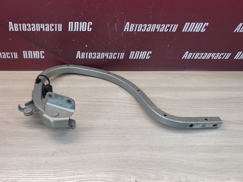 Петля крышки багажника