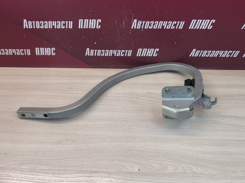 Петля крышки багажника