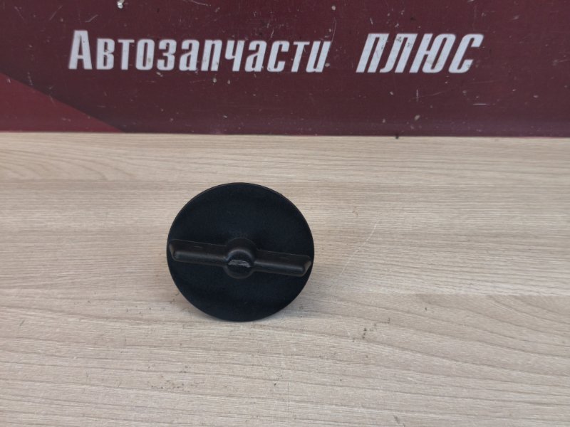 Крепление запасного колеса