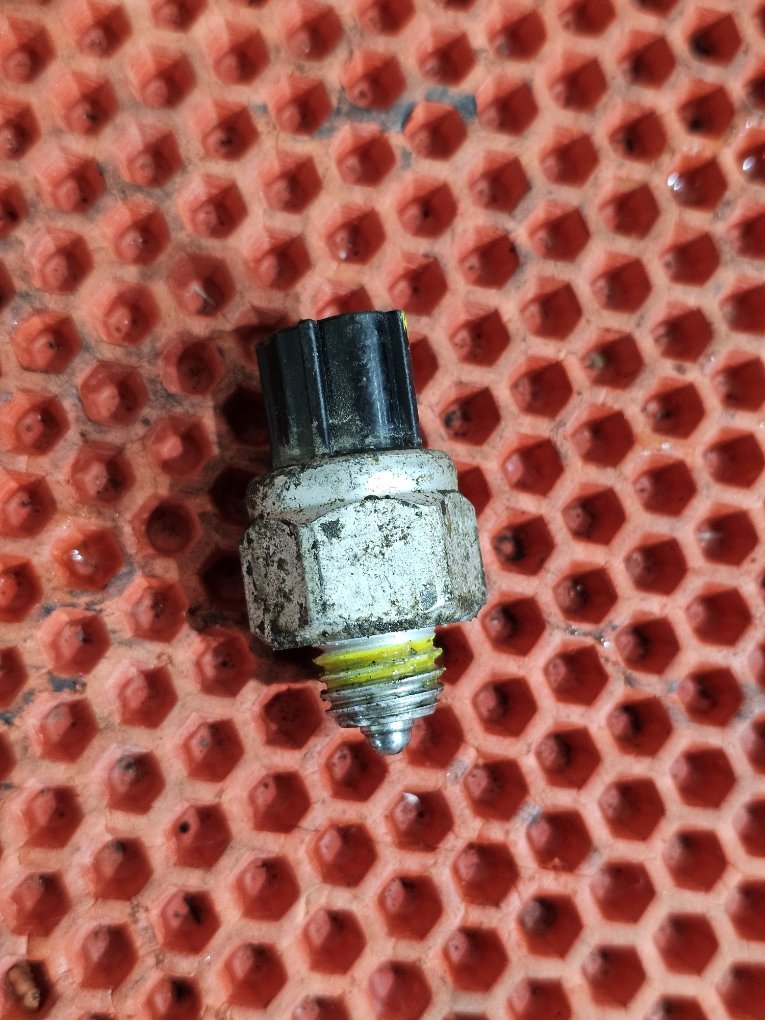 Датчик заднего хода Hyundai Solaris 1+Rio 3 9386049600 Б/У