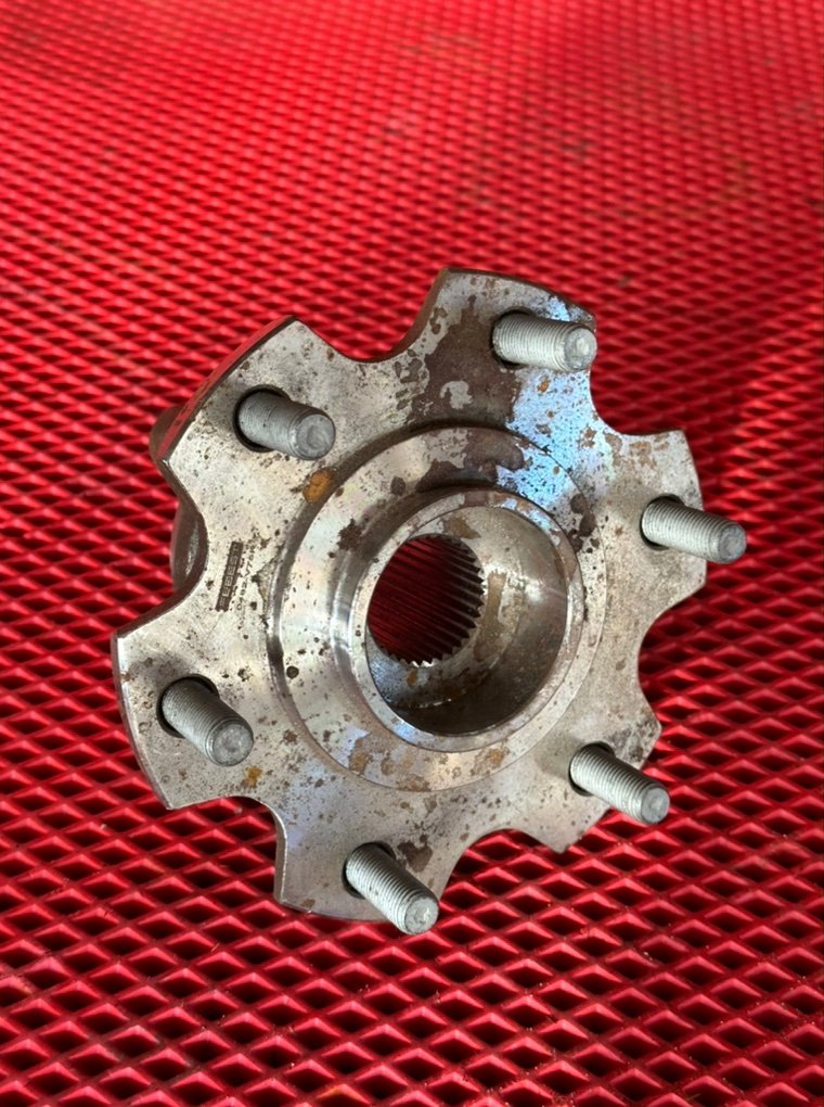 Запчасть ступица в сборе задняя Mitsubishi Pajero 4 0482V75R Б/У Ступица в сборе задняя Mitsubishi Pajero 4 0482V75R Б/У