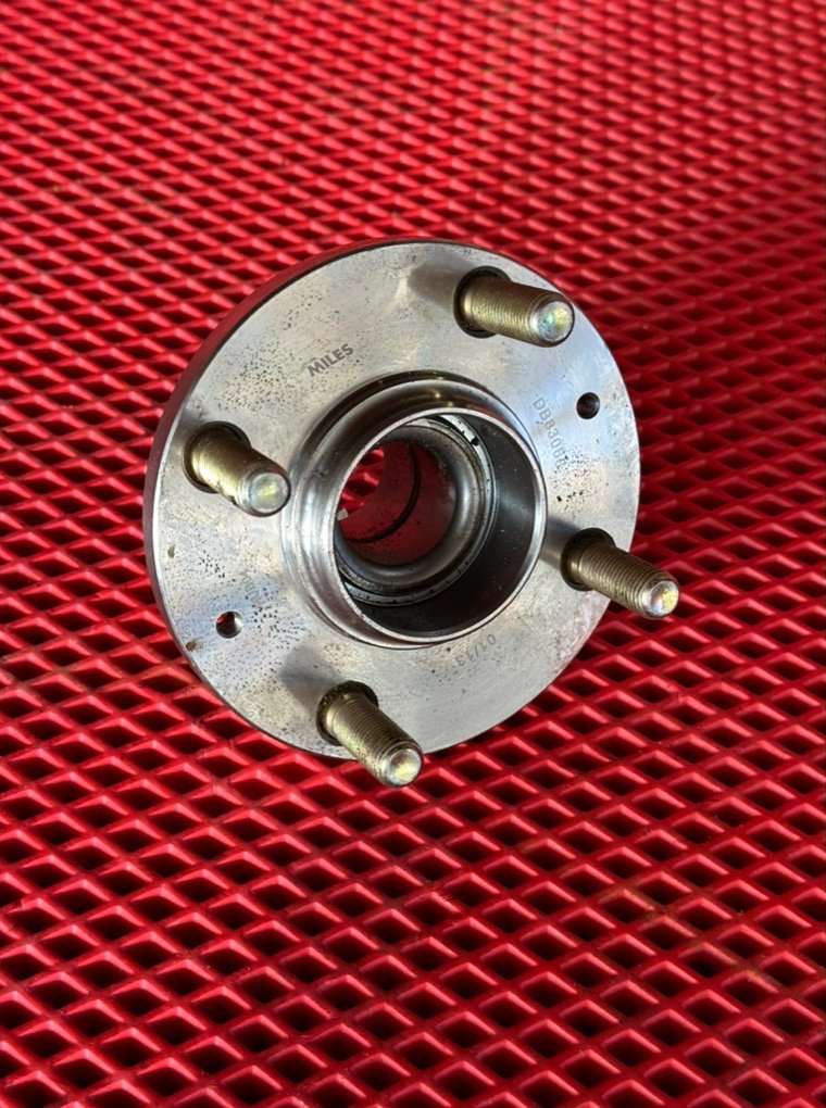 Запчасть ступица в сборе Mitsubishi Lancer 9 DB83066 Б/У Ступица в сборе Mitsubishi Lancer 9 DB83066 Б/У