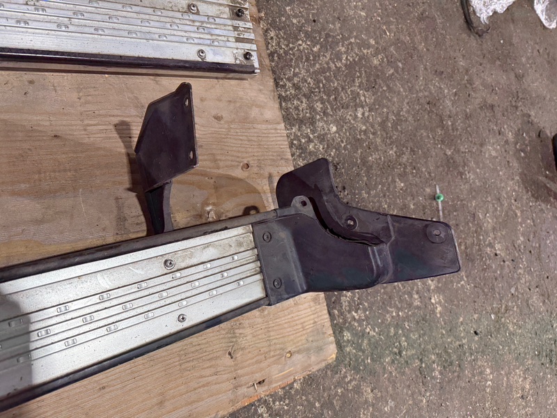 Подножка TOYOTA CAMI J100E