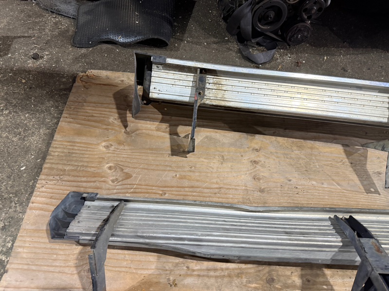 Подножка CAMI J100E