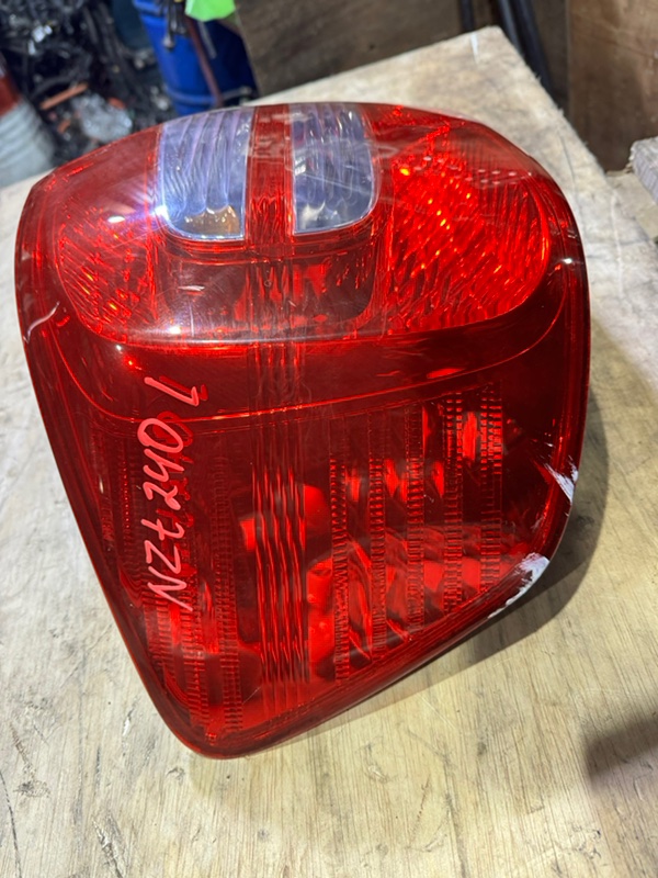 Стоп-сигнал левый PREMIO ZZT240 Стоп-сигнал левый PREMIO ZZT240