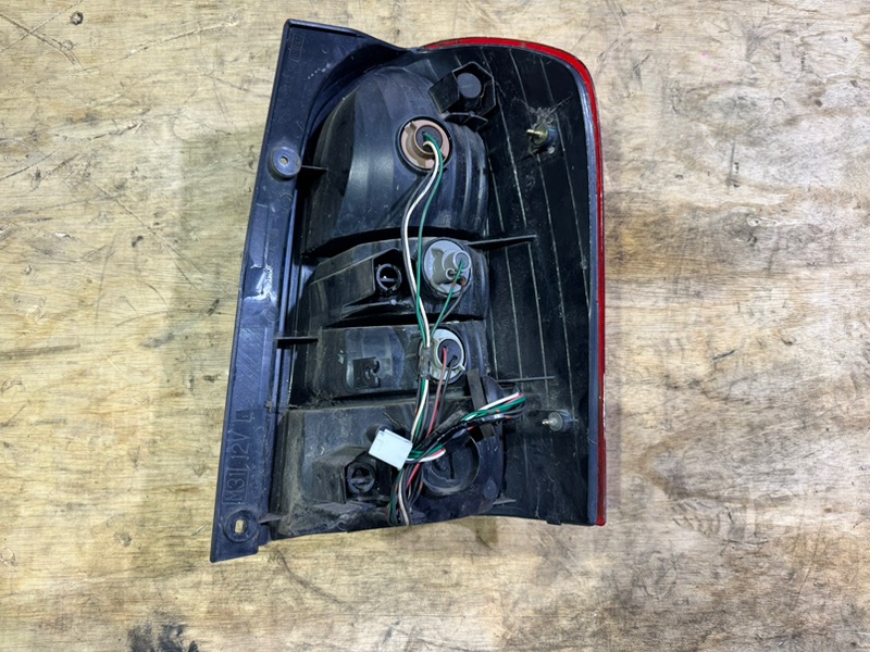 Стоп-сигнал левый MPV LW5W