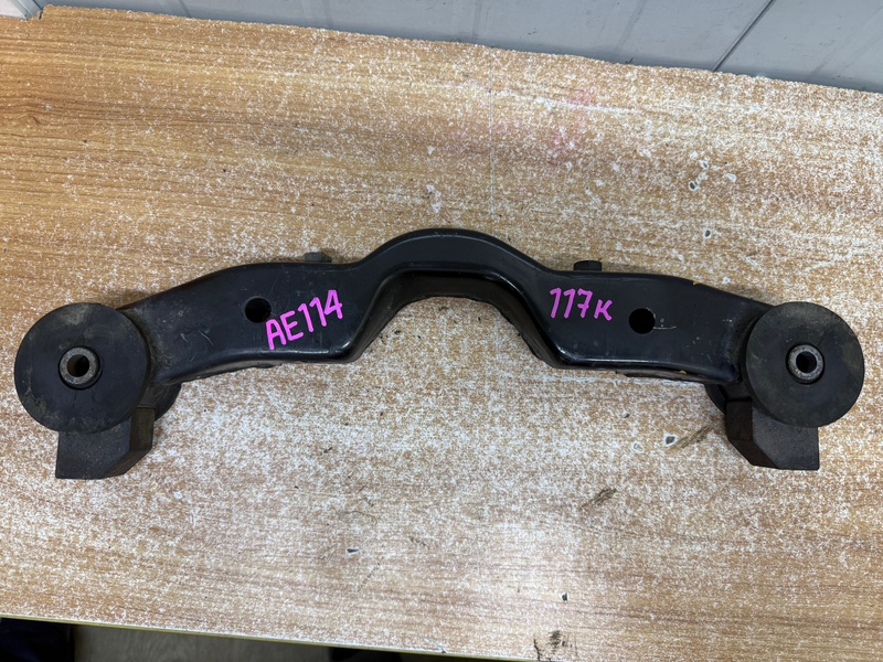 Подушка редуктора TOYOTA COROLLA AE115 52380-12020 контрактная