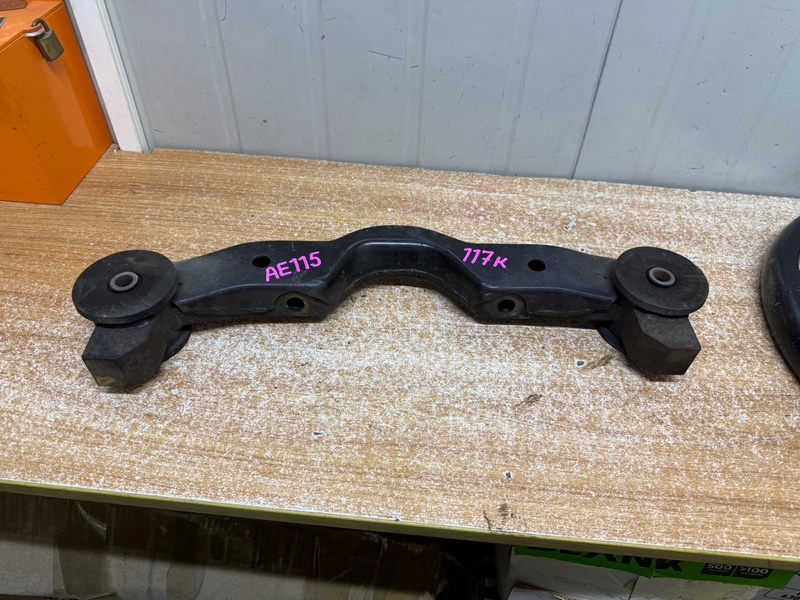Подушка редуктора COROLLA AE115