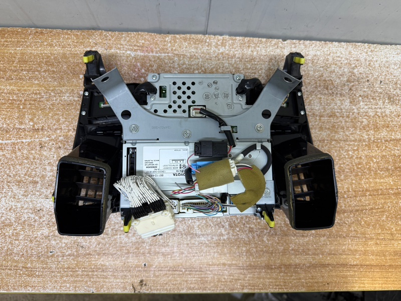 Монитор TOYOTA HARRIER MCU30