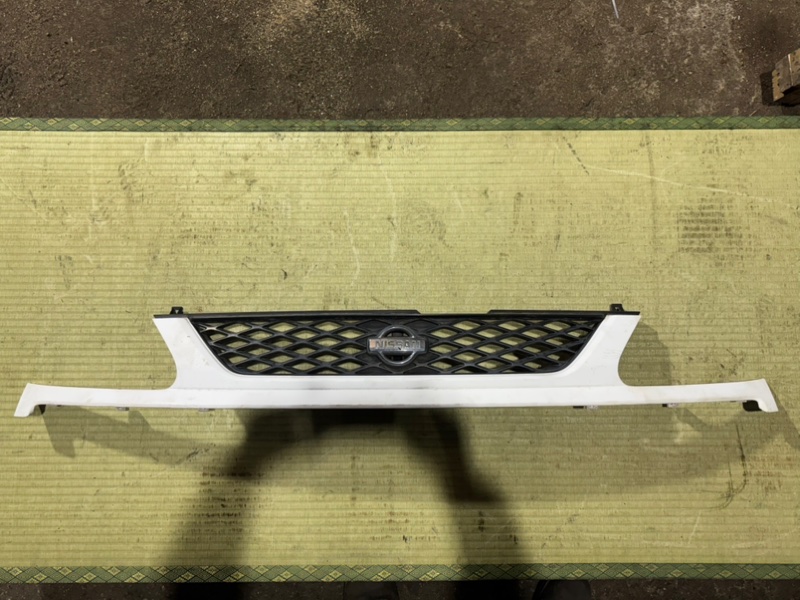 Решетка радиатора NISSAN SERENA VNC24 62310-4N010 контрактная