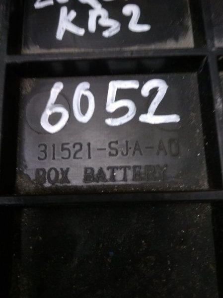 Подставка под аккумулятор Honda LEGEND KB2 J37A