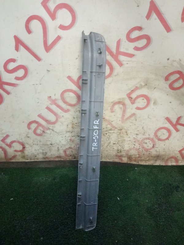 Накладка на порог передняя правая Terrano 2000 TR50 ZD30