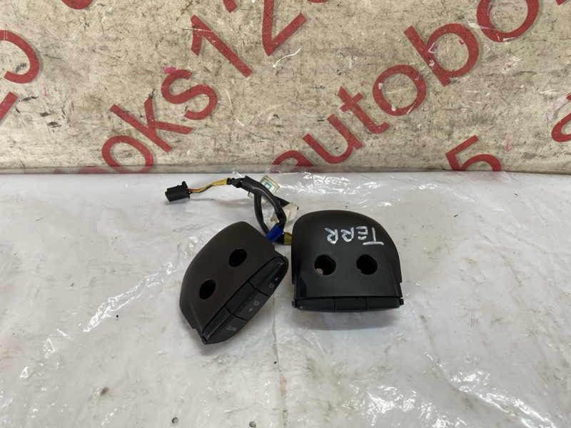 Запчасть кнопка управления магнитолой на руль Hyundai Terracan 2001 HP J3 9671039100 контрактная Кнопка управления магнитолой на руль Hyundai Terracan 2001 HP J3 9671039100 контрактная