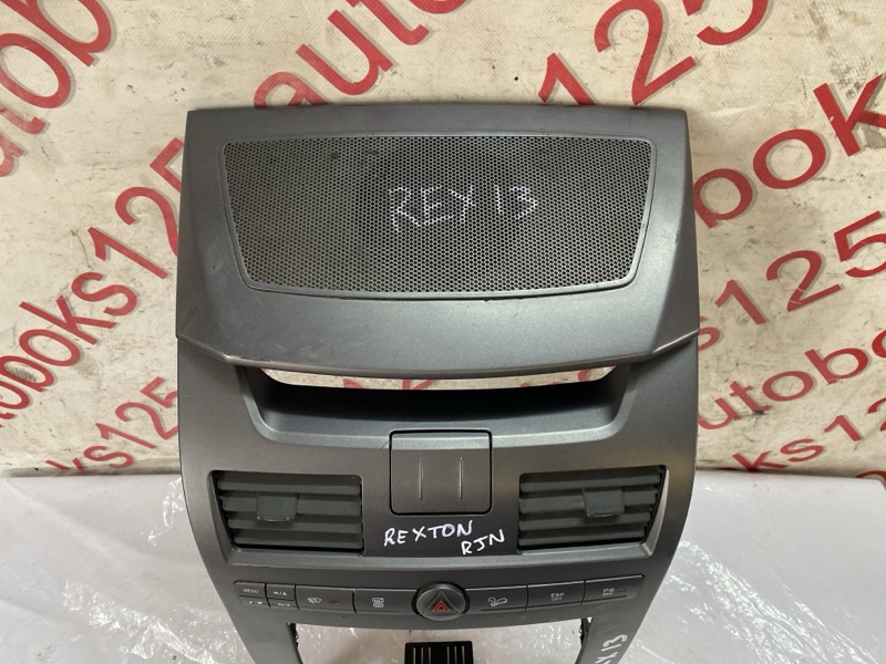 Консоль магнитофона для SsangYong Rexton RJN D27DTP, 7657008B00, 8520008B40, 7657008B00, 8520008B40 2 ракурс Консоль магнитофона для SsangYong Rexton RJN D27DTP, 7657008B00, 8520008B40, 7657008B00, 8520008B40 2 ракурс