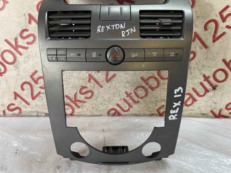 Консоль магнитофона для SsangYong Rexton RJN D27DTP, 7657008B00, 8520008B40, 7657008B00, 8520008B40 3 ракурс Консоль магнитофона для SsangYong Rexton RJN D27DTP, 7657008B00, 8520008B40, 7657008B00, 8520008B40 3 ракурс